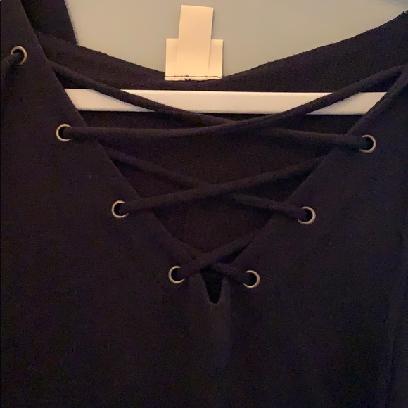 black long sleeve with cris cross design on front - Picture 2 of 2